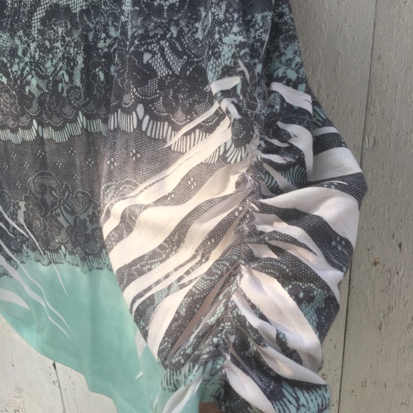 Maurice’s Size 2 Mint green/grey lace print top - Picture 3 of 6